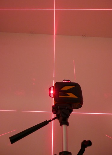 Многолинейный перекрестный лазер CROSS 3D для определения уклонов, самовыравнивающийся