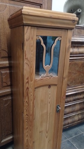 Rustykalna bieliżniarka biblioteczka sosnowa międzywojenna słupek regał