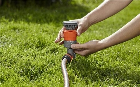 Круглый разбрызгиватель Comfort Vario на штифте Gardena