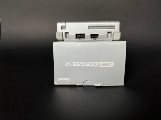 Серебряный Nintendo GameBoy Advance SP + Complete