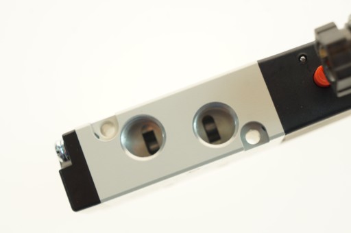 ELEKTROZAWÓR AIRTAC 4V110-06 CG 5/2 -1/8- 110 V AC