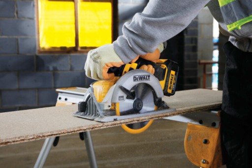 DeWALT Дисковая пила 165мм 18В XR bdoy DCS391N