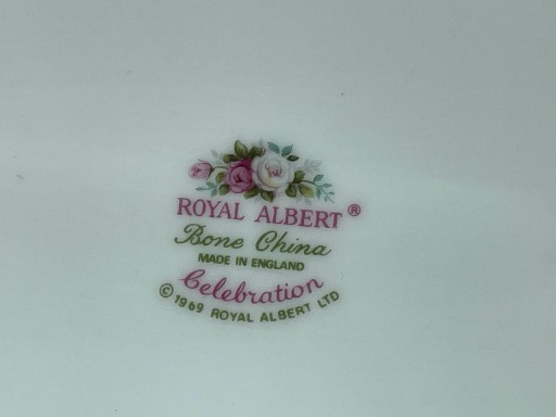 Соусник Royal Albert с розами
