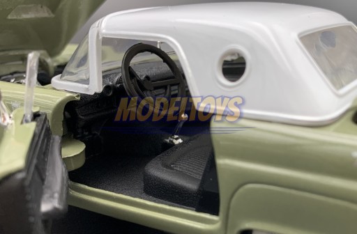 Ford Thunderbird с жесткой крышей 1956 года, масштаб 1:24, Motormax 73312