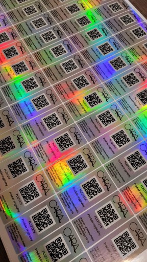 ВОДОНЕПРОНИЦАЕМЫЕ голограммные наклейки с логотипом CMYK + БЕЛЫЙ