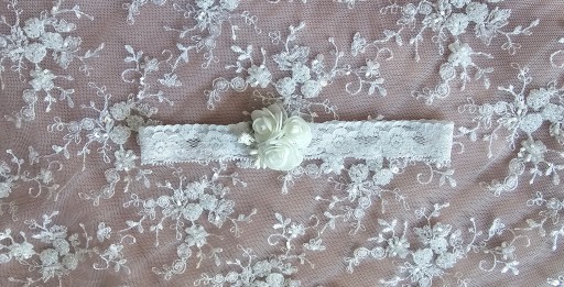 Комплект из пояса и кружевной повязки на крещение, день рождения, свадьбу.