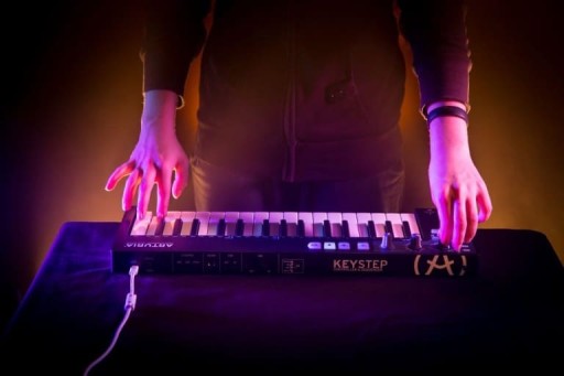 ARTURIA KEYSTEP Black Edition с кабелем