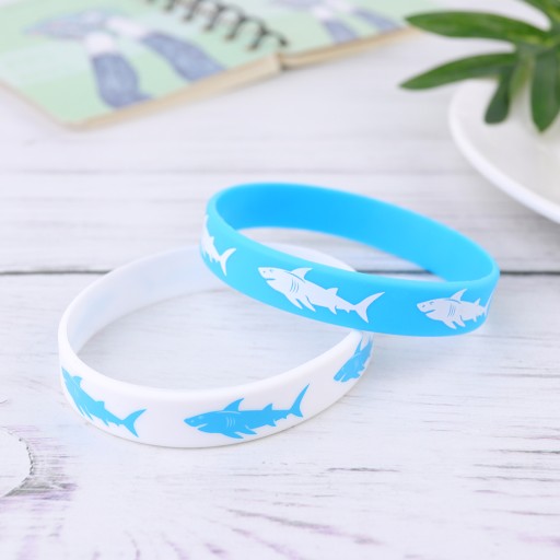 БРАСЛЕТ BLUE SHARK, ПЕРСОНАЛИЗИРОВАННЫЙ НА ЗАПЯСТЬЕ