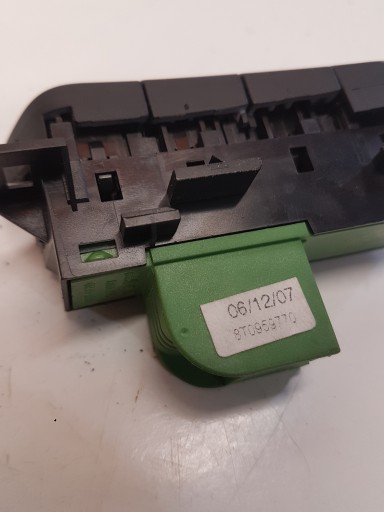 ПЕРЕКЛЮЧАТЕЛЬ ПАМЯТИ СИДЕНЬЯ AUDI A4 A5 8T0959770