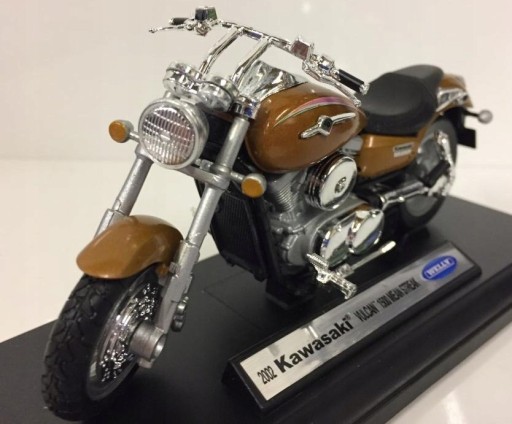 KAWASAKI Vulcan 1500 Mean Streak 2002 в масштабе 1:18 от Welly
