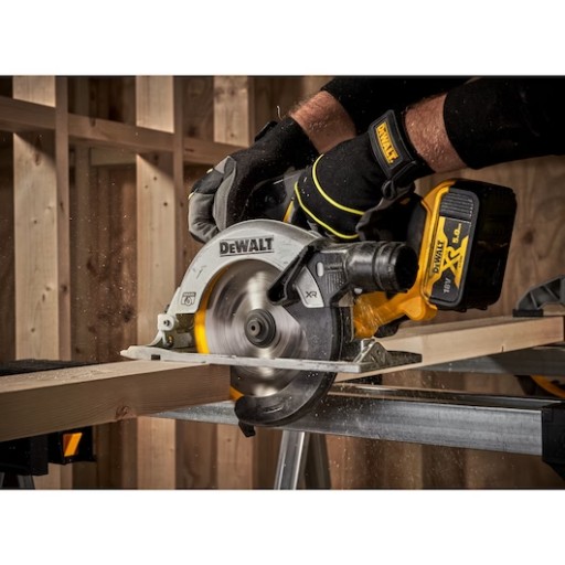 АККУМУЛЯТОРНАЯ ЦИРКУЛЯРНАЯ ПИЛА 165MM XR 18V ​​DCS565NT DEWALT