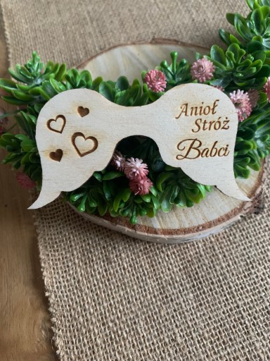 Drewniane skrzydła anioła z napisem Anioł Stróż Babci dekor decoupage wzór2