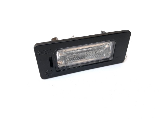 Lampka tablicy rejestracyjnej 8T0943021 AUDI A4 S4 A5 S5 8K