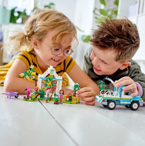 LEGO Friends Фургон для посадки деревьев 41707 6+ 336 деталей
