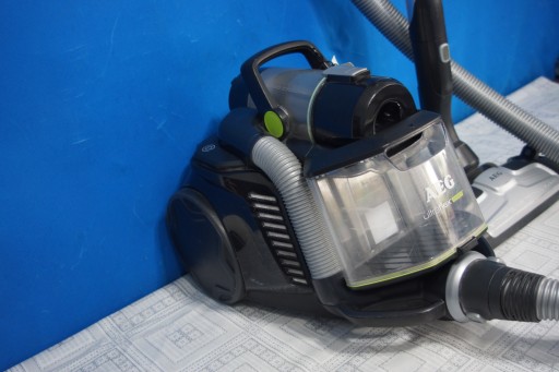 Пылесос без мешка AEG UltraFlex AUFGREEN CER1 / 800 Вт / 75 дБ