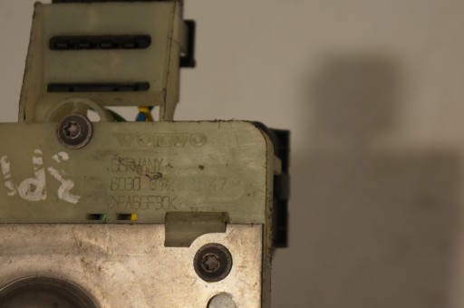 ZAMEK KLAPY TYŁ VOLVO V70 II KOMBI 3PIN 31253047