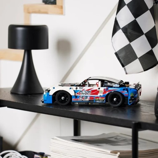 Модель автомобиля LEGO Technic Chevrolet Camaro ZL1
