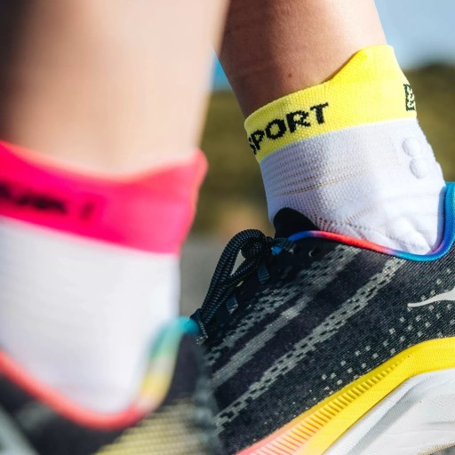COMPRESSPORT Skarpetki do biegania krótkie White/Yellow/Pink r.45-48