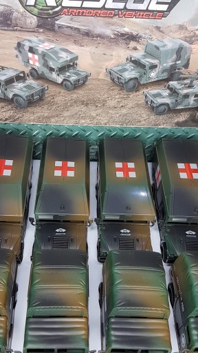 Военный автомобиль Hummer, камуфляж скорой помощи A