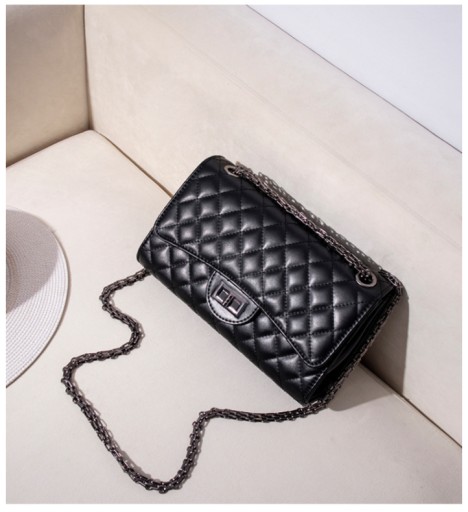 КЛАССИЧЕСКАЯ СТЕГАНАЯ СУМКА CHANEL НА ЦЕПИ
