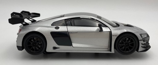 Audi R8 LMS GT3 серебристый 1:24 Motormax 79380