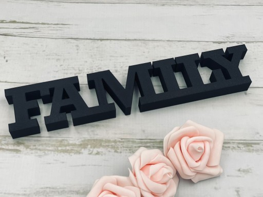 Надпись FAMILY 3D, ок. 29 см, разные цвета.