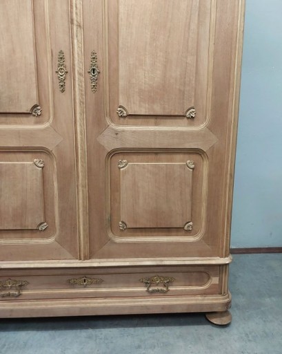 Красивый шкаф из орехового дерева Ludwikowska 3 AntiquesBrands