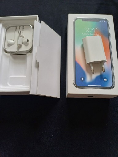 Смартфон Apple iPhone X 3 ГБ / 256 ГБ 4G (LTE) серебристый