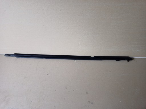 Listwa szyby drzwi prawa tylna Toyota Rav4 II 00-