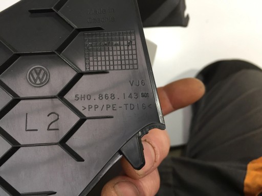 VW GOLF 8 VIII ЛЕВАЯ ПЛАСТИКОВАЯ КРЫШКА ПЕРЕДНЕЙ СТОЙКИ