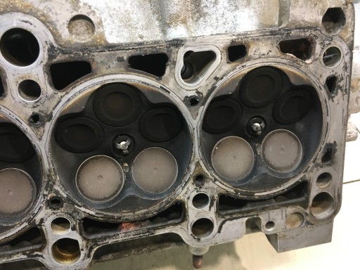 ГОЛОВКА AUDI A4 B5 1.8 058103373A