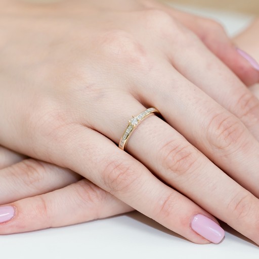 Złoty pierścionek z brylantami 0,13 ct pr. 585 r11