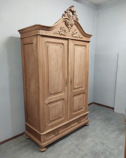 Красивый шкаф из орехового дерева Ludwikowska 3 AntiquesBrands