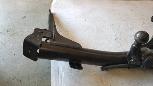 Прицепное устройство AUDI Q3 RSQ3 83A800495 снятие