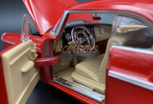 Chrysler C300 1955 Модель 1:24 Motormax 73302