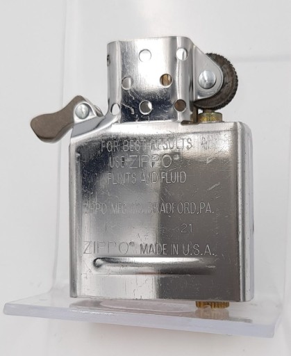 Zestaw upominkowy zapalniczka zippo benzyna kamień