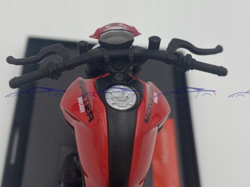 DUCATI Monster 2021 красный мотоцикл 1:18 модель Maisto