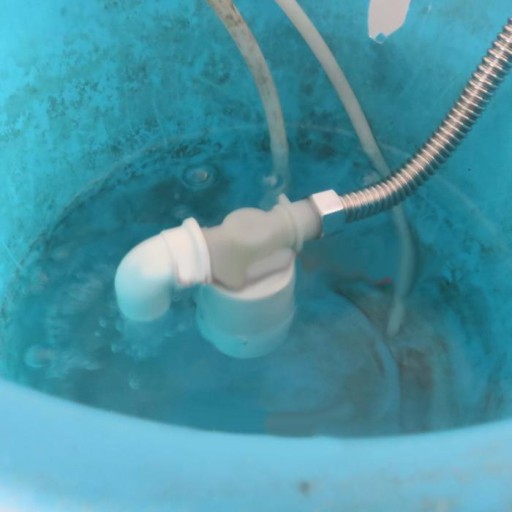 2 прочных поплавковых клапана с автоматическим уровнем воды