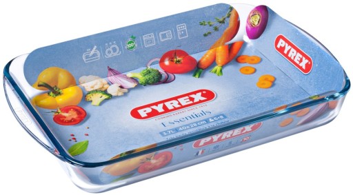 Жаростойкая форма PYREX для запекания лазаньи.
