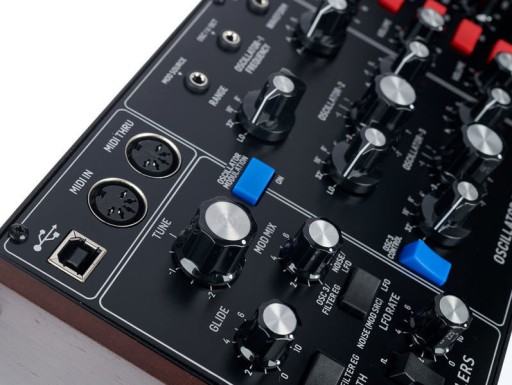 Behringer MODEL D - Аналоговый синтезатор
