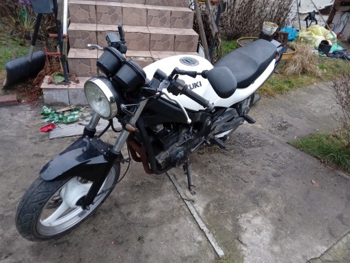 Крышка Suzuki gs 500 закрывается крышкой генератора.