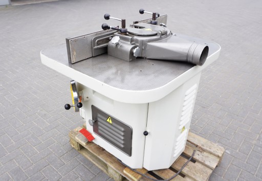 FREZARKA DOLNOWRZECIONOWA BAUERLE 7,5kW BLAT: 1100x920mm żeliwna prowadnica