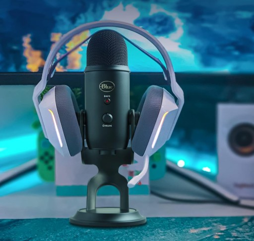 НАБОР КОНДЕНСАТОРНЫХ МИКРОФОНОВ BLUE YETI + ПОДСТАВКА + ПОДСТАВКА