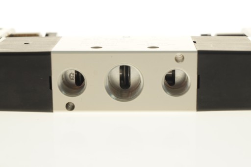 Airtac 4V230C-08 EG 5/3 -1/4-24 В соленоид переменного тока.