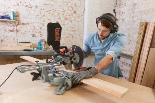Piła tarczowa ukosowa 1600W 216mm Black&Decker BES700 + Stół, 2x Tarcza