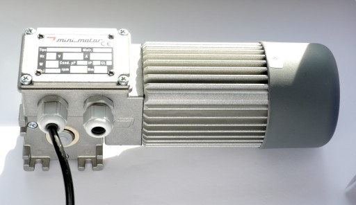 Минимотор-редуктор 230/400 В 560 об/мин 1,2 Нм