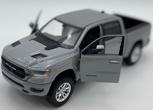RAM 1500 Crew Cab Laramie 2019 1:27 Motormax 79357 серый
