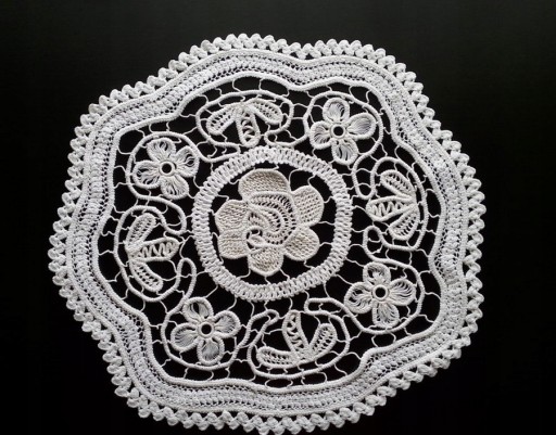 Красивая салфетка макраме 38 х 42 см.