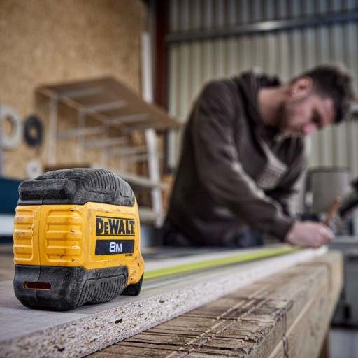 Рулетка 8мx28мм DeWALT DWHT38128-0