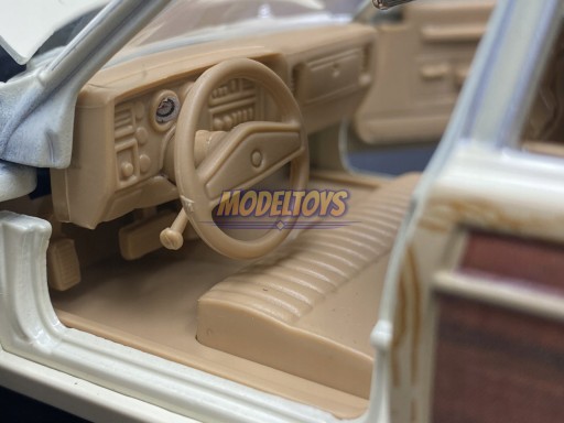 Chrysler LeBaron Town&Coun в масштабе 1:24, Motormax 73331